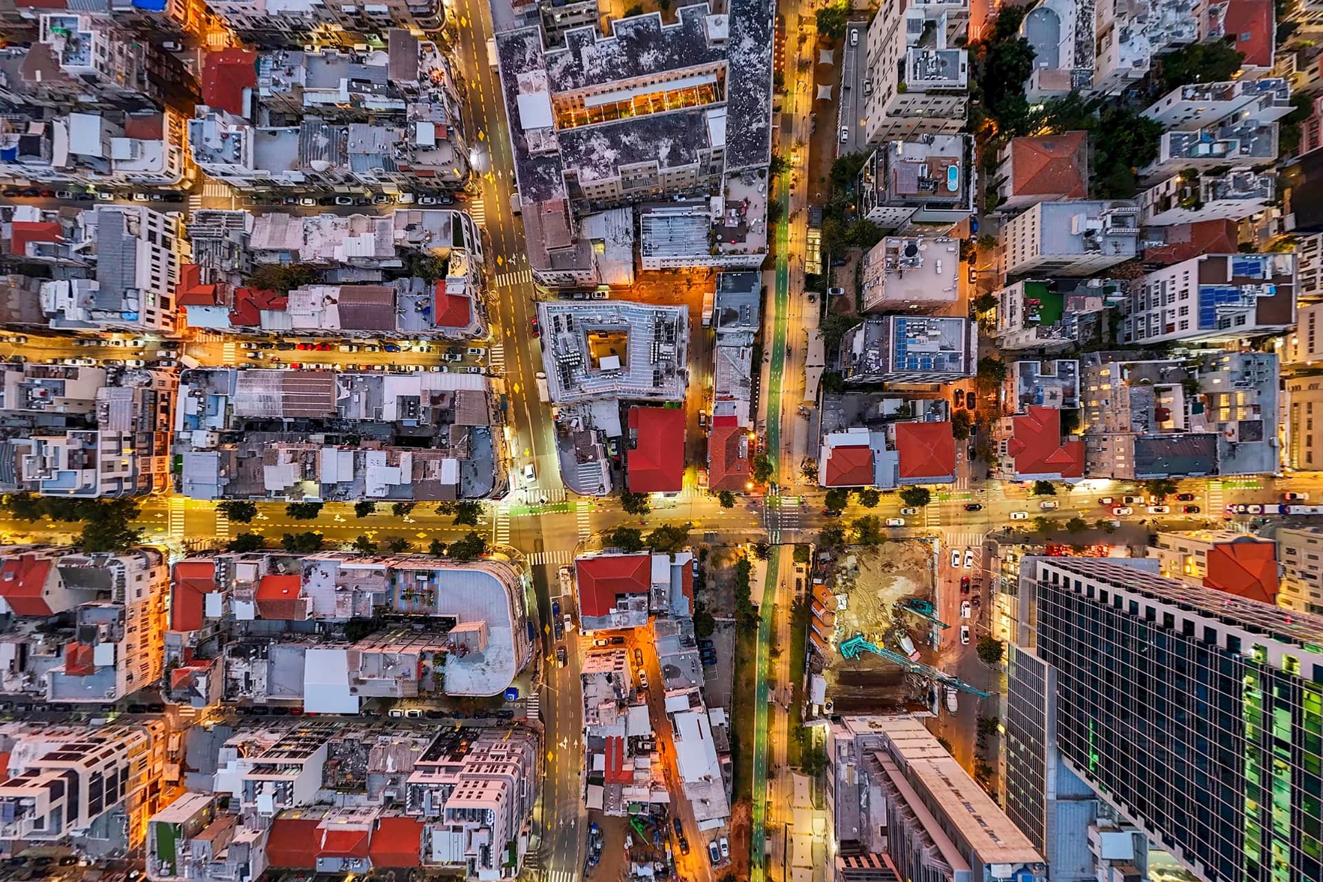 רחוב הרצל, פארק המסילה, תל אביב