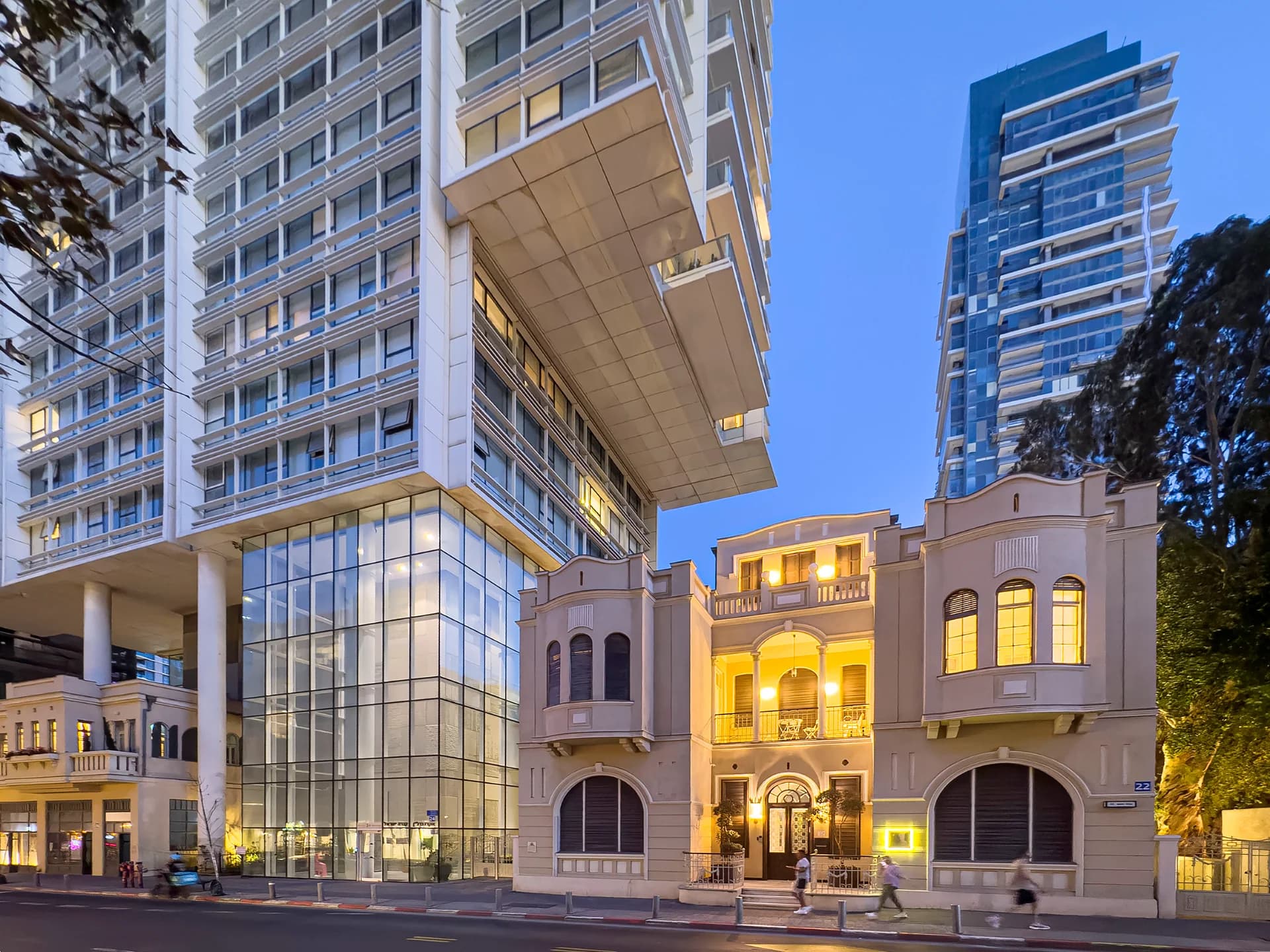 Twilight Urban Dialogue, Ahad Ha'am St, Tel Aviv