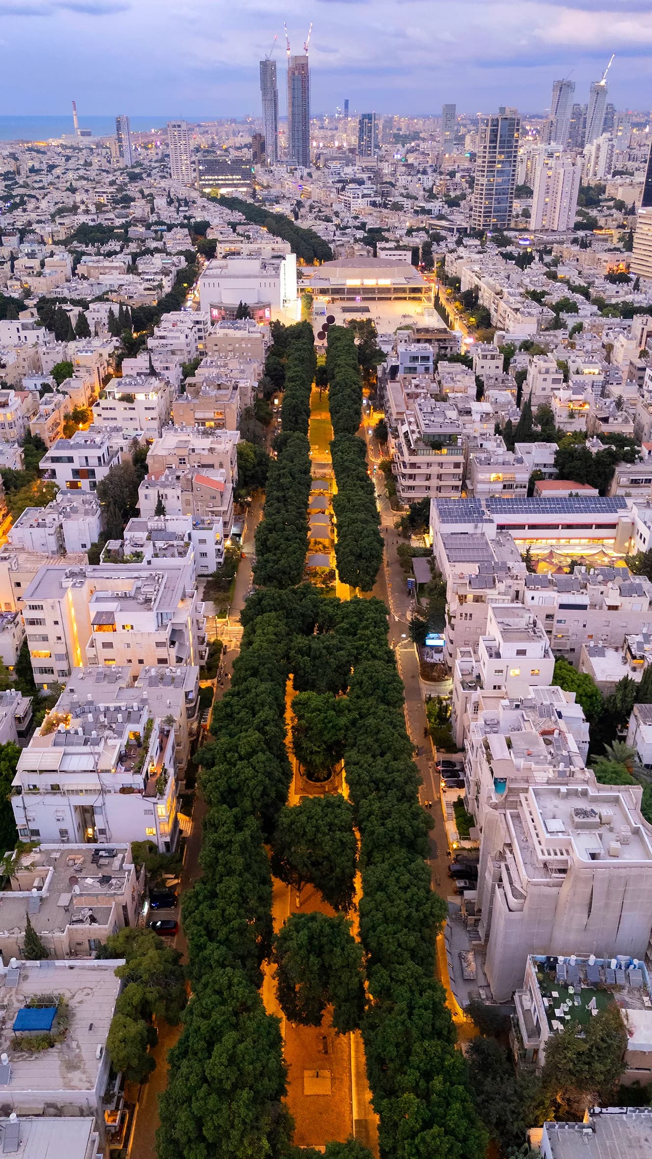 שדרות רוטשילד בדמדומים