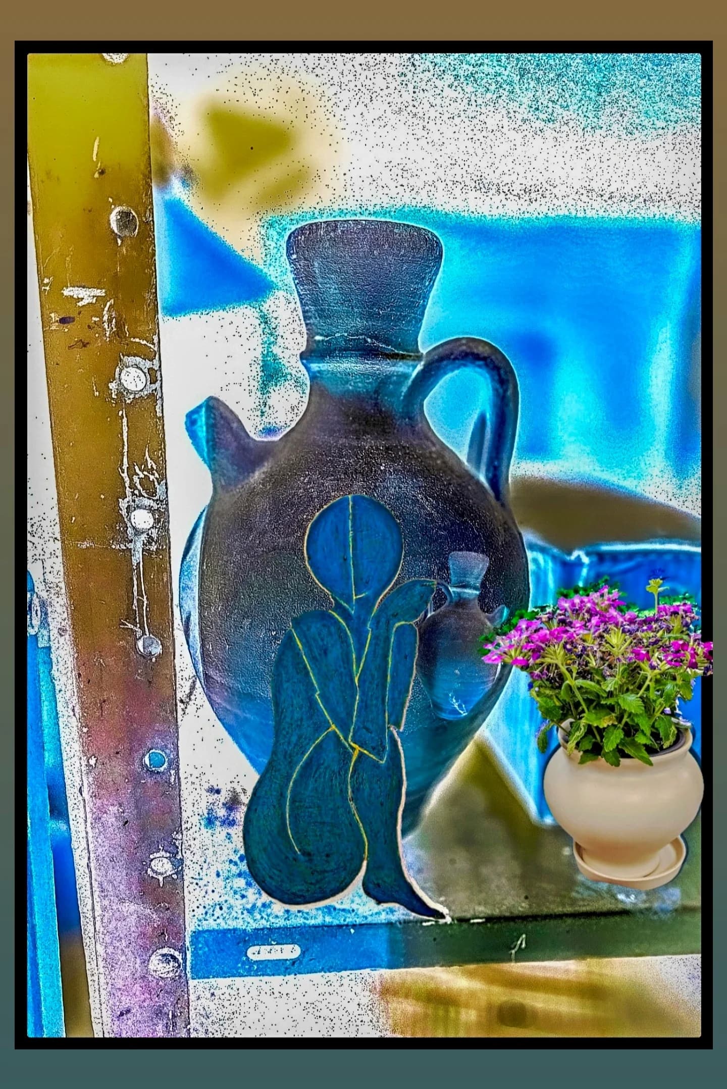 קולאז' בכד כחול